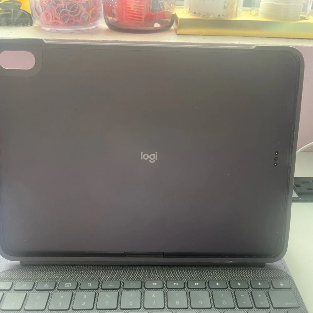 Logitech Ipad Air 4th/5th versions Touch Keyboard Case